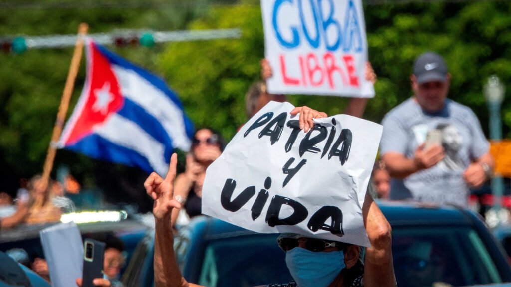 Democratización cubana, una nueva era en el desarrollo económico latinoamericano Eje Global